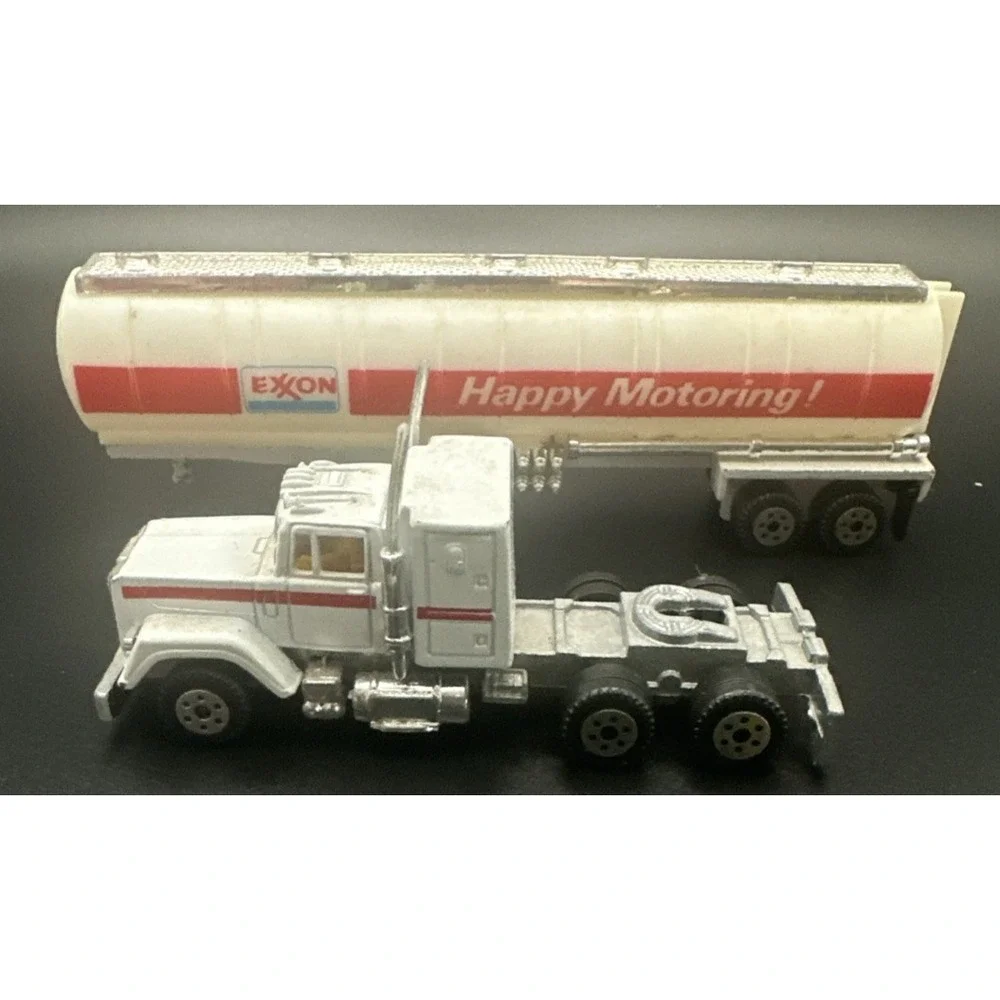 Road Champs 1982 Super-Liner Mack Semi Truck Exxon Happy Motoring Fuel Tanker